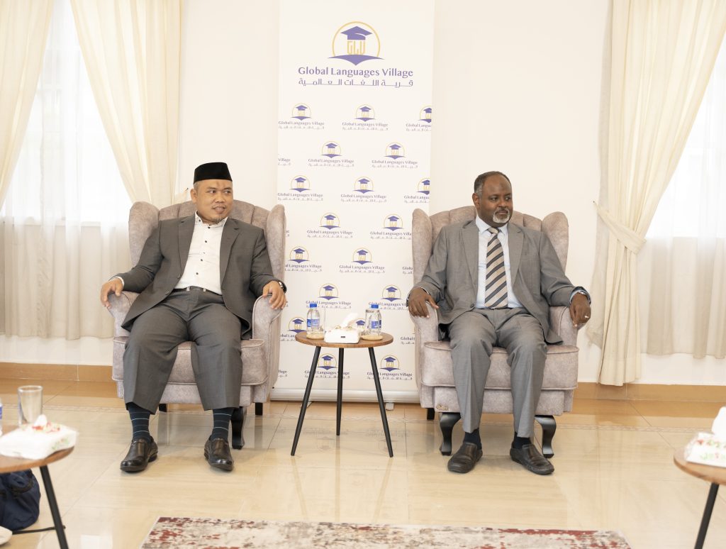 The CEO of MS Asia welcomes a delegation from Albinaa Institute, Indonesia, to discuss arrangements for the Qafila project.