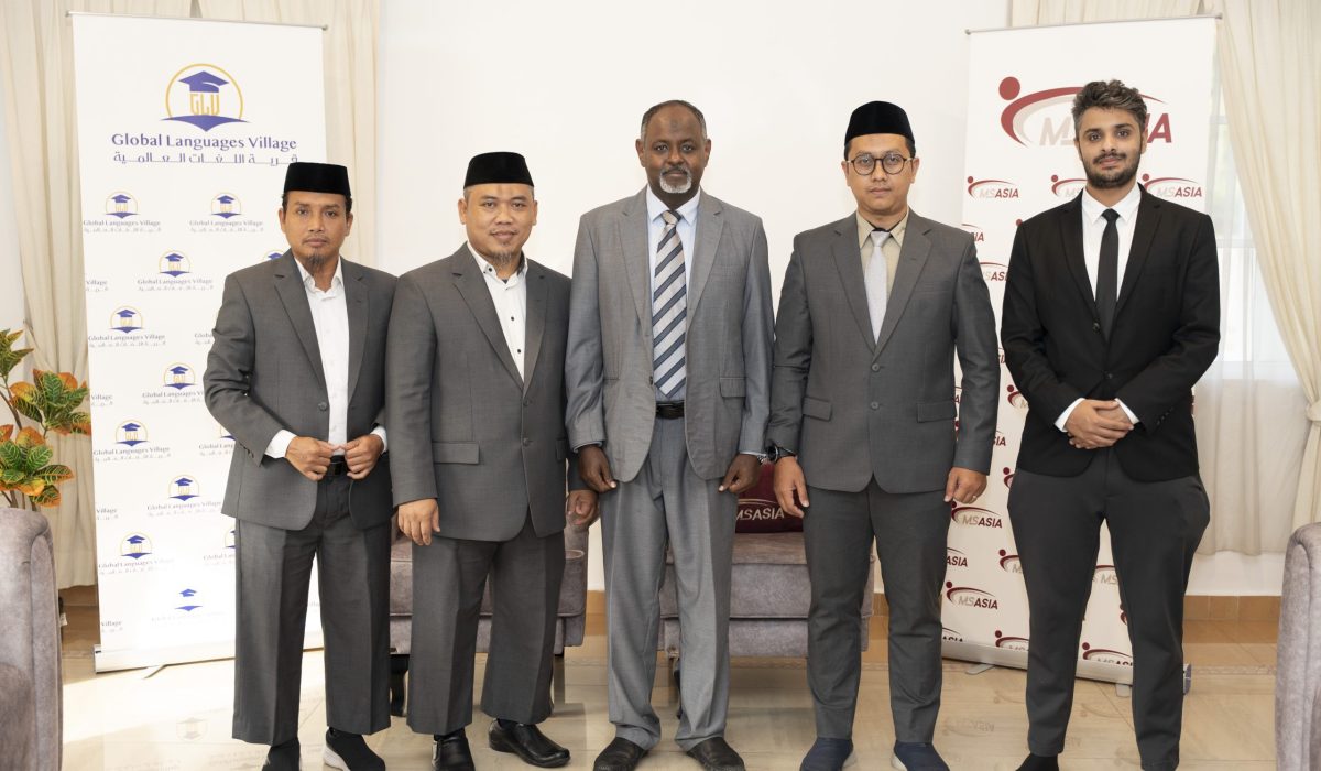 The **CEO of MS Asia** welcomes a delegation from **Albinaa Institute, Indonesia**, to discuss arrangements for the *Qafila* project. The **CEO of MS Asia** welcomes a delegation from **Albinaa Institute, Indonesia**, to discuss arrangements for the *Qafila* project.