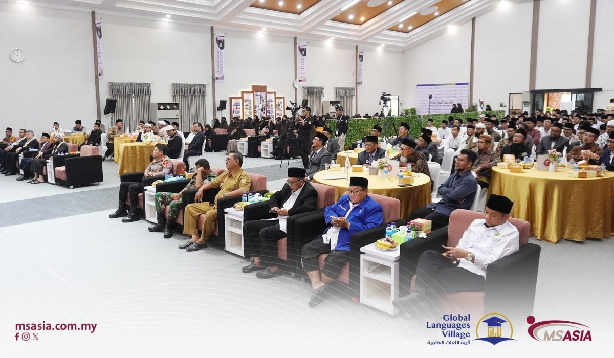 The ceremony was attended by distinguished guests, including: * **Prof. Dr. Biyanto**, Advisor to the Ministry of Education, Indonesia * **Sheikh Aslam Mohsen Abidin**, Director General of Al-Binaa Institute for Islamic Studies * **Dr. Mutawakil Al-Fadni**, CEO of MS Asia for Educational Services and Human Development in Malaysia, and General Supervisor of the Global Village of Languages, Malaysia * **Dr. Anas Hossam Al-Nuaimi**, Representative of ICESCO, Morocco The ceremony was attended by distinguished guests, including: * **Prof. Dr. Biyanto**, Advisor to the Ministry of Education, Indonesia * **Sheikh Aslam Mohsen Abidin**, Director General of Al-Binaa Institute for Islamic Studies * **Dr. Mutawakil Al-Fadni**, CEO of MS Asia for Educational Services and Human Development in Malaysia, and General Supervisor of the Global Village of Languages, Malaysia * **Dr. Anas Hossam Al-Nuaimi**, Representative of ICESCO, Morocco